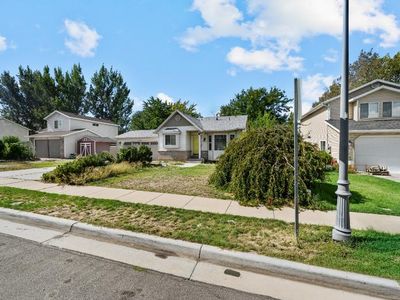 2391 W 2120 N