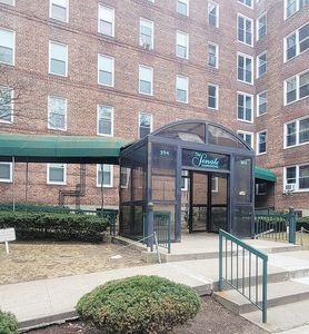 394 Avenue S #3D