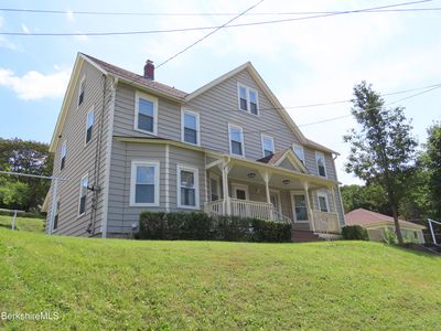 32 1st St