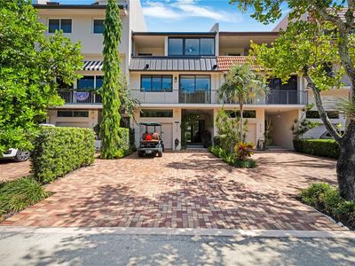 6112 Paradise Point Dr