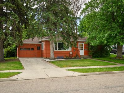 107 W Arikara Ave