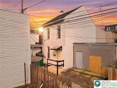1141 Emmett St