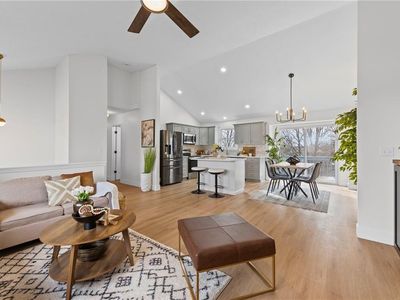 8540 N Robinhood Ave