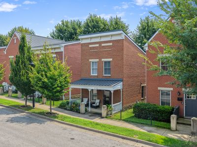 230 W 8th St