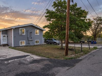 2581 W 66th Place