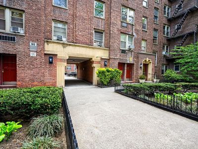 48-25 43rd St Unit 2J