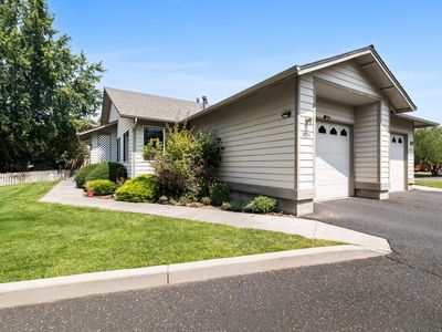2074 NE Chanel Ct