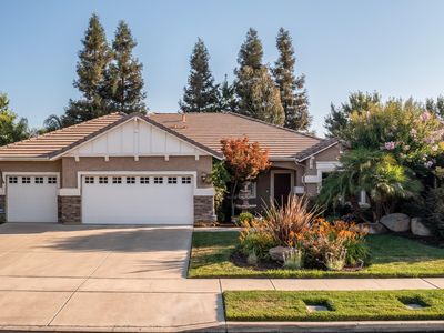 3042 W Newton Avenue