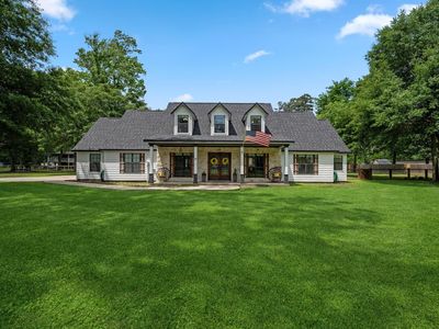 18 E Old Field Dr