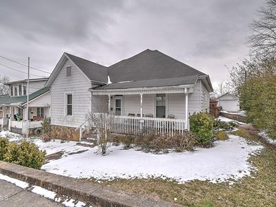 1605 W Mary St