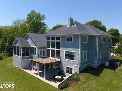 5007 Ferres Ln