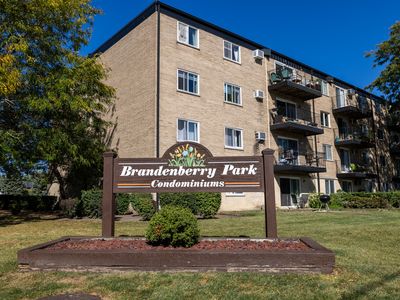 Property at 2424 E Oakton St APT 3J, Arlington Hts, IL