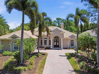 8309 Grosvenor Ct