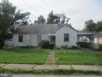 404 Maple Ln NW