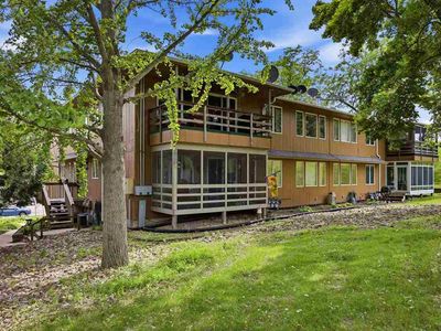 1726 Pikes Peak Ct NE