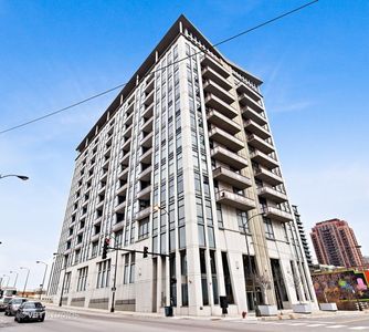 740 W Fulton St APT 1402