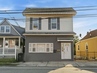 397 River Dr