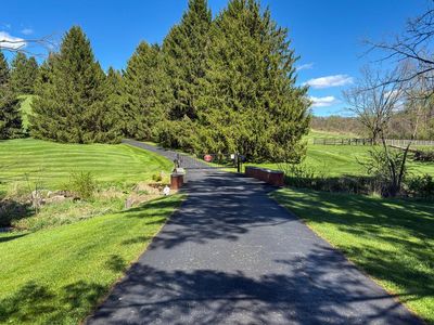 1085 Pleasant Valley Rd