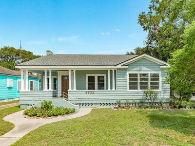 4702 Avenue Bernardo De Galvez