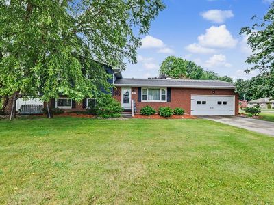 825 Victoria Dr