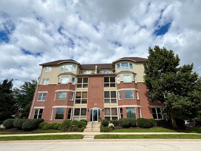 100 N River Ln Unit 401