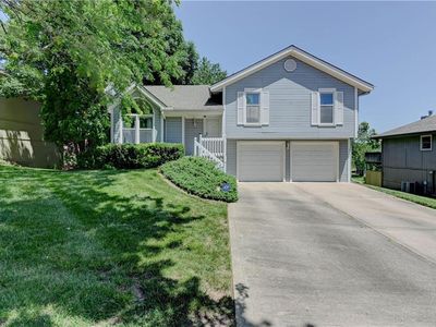 7824 N Strathbury Ave