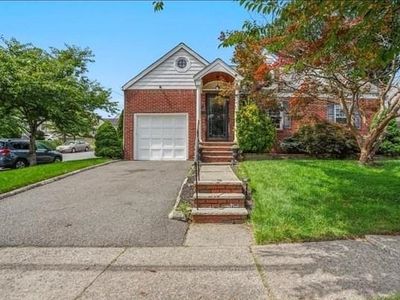 74 Starmond Ave