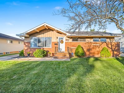 Property at 6839 Reid Dr, Parma Heights, OH