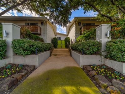 4616 W Lovers Ln APT 116