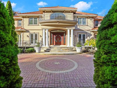 79 Comstock Hill Avenue