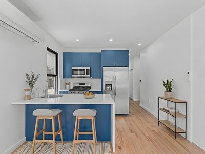 234 E 42nd St