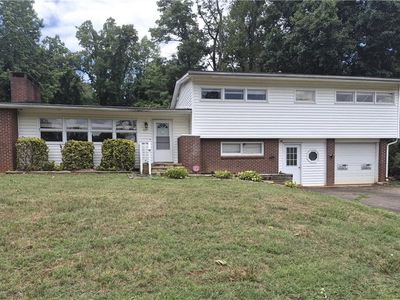 6230 Stanleyville Dr