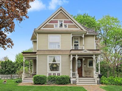 201 W Henry St