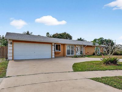 331 NE Camelot Dr