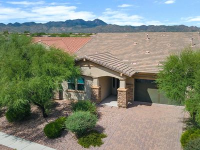 1076 W Desert Firetail Ln