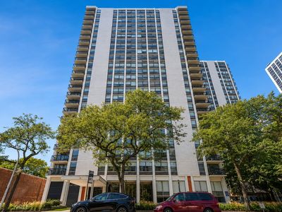1455 N Sandburg Ter APT 2306B