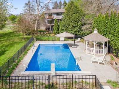 3895 Independence Rd