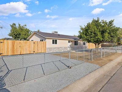 1502 W Sunnyview Avenue