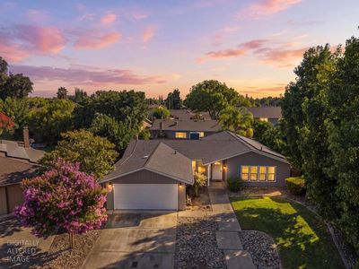 2870 Smoke Tree Cir