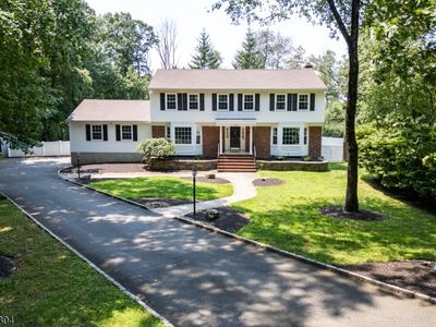 2 Hemlock Ln