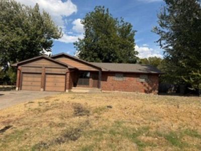 2805 NW Hilltop Dr