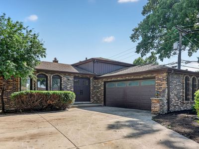 216 W Kimbell Ave