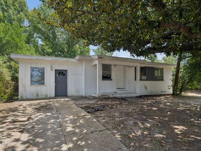 2208 Edgewood Dr