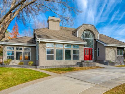 5700 E Hidden Valley Dr