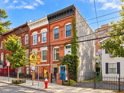88 Jewett Ave