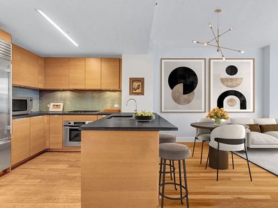 310 W 52nd St APT 5F