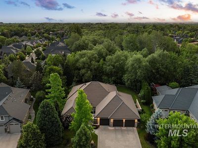 422 E Lake Briar Ln