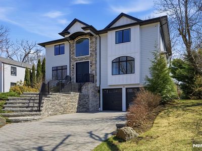 34 Dubois Ave