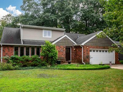 816 W Deerbrook Dr