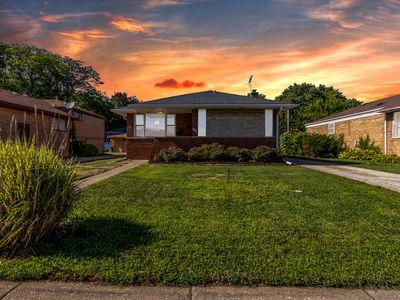 930 E 161st Pl